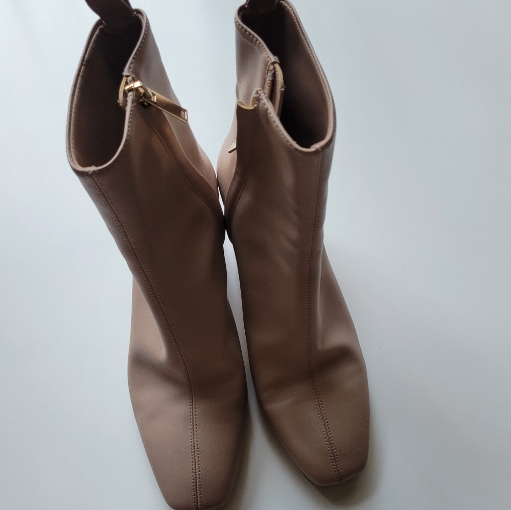 H&M PREMIUM SELECTION BEIGE/CREAM COLORED LEATHER ANKLE BOOTS - Picture 3 of 15